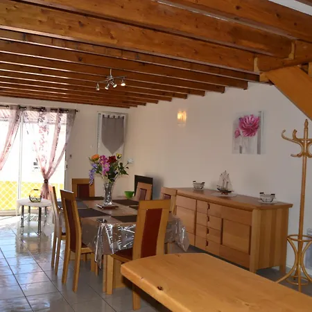 2 Proche De La アパート ロワイヤン